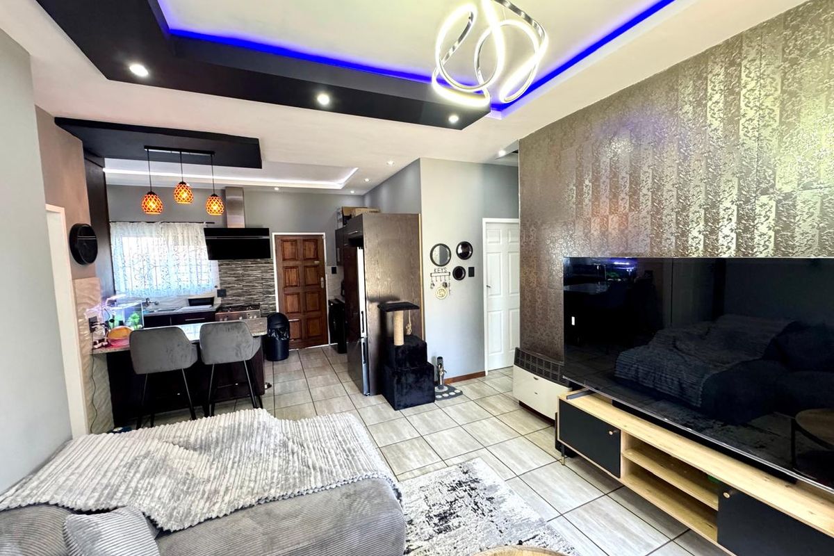 Modern and stylish three bedroom townhouse for sale in Terra Nova Trichardt. - Photo 5