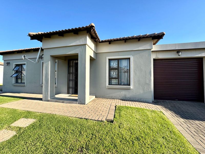 Modern and stylish three bedroom townhouse for sale in Terra Nova Trichardt. - Photo 3