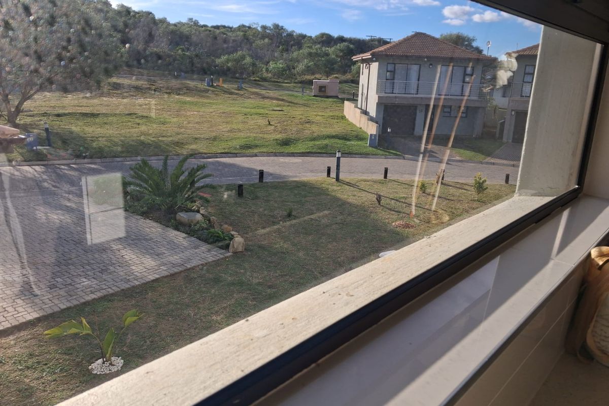 Beautiful Furnished 3 bedroom Family Home to rent in Winterstrand - secure complex - Photo 3