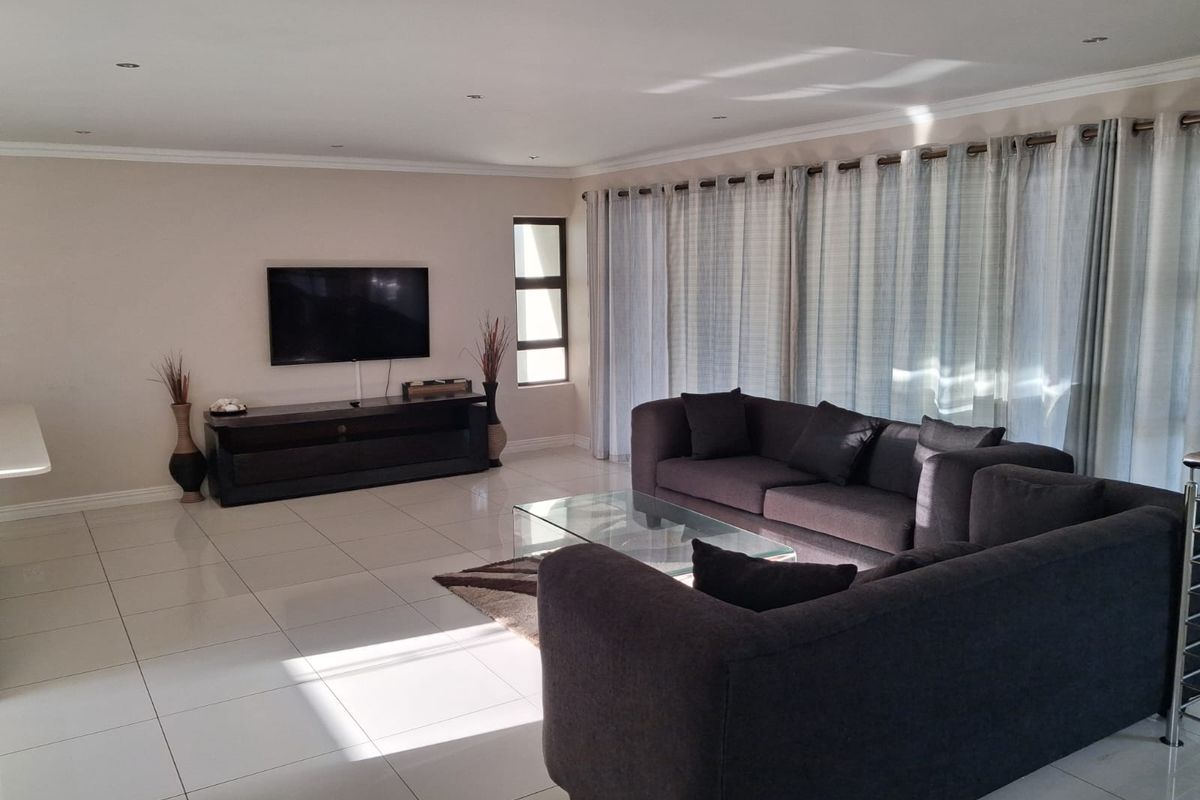 Beautiful Furnished 3 bedroom Family Home to rent in Winterstrand - secure complex - Photo 5