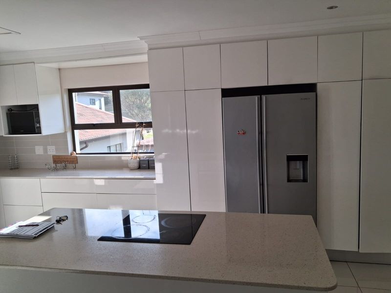 Beautiful Furnished 3 bedroom Family Home to rent in Winterstrand - secure complex - Photo 7