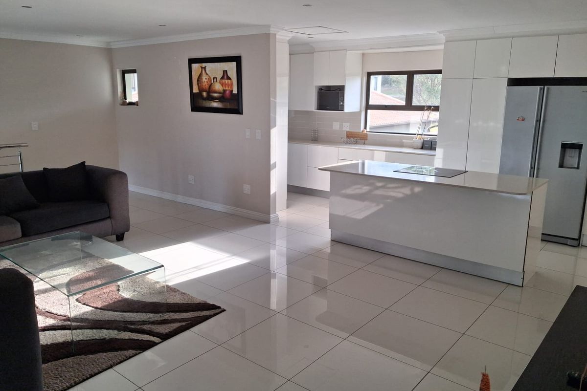 Beautiful Furnished 3 bedroom Family Home to rent in Winterstrand - secure complex - Photo 4