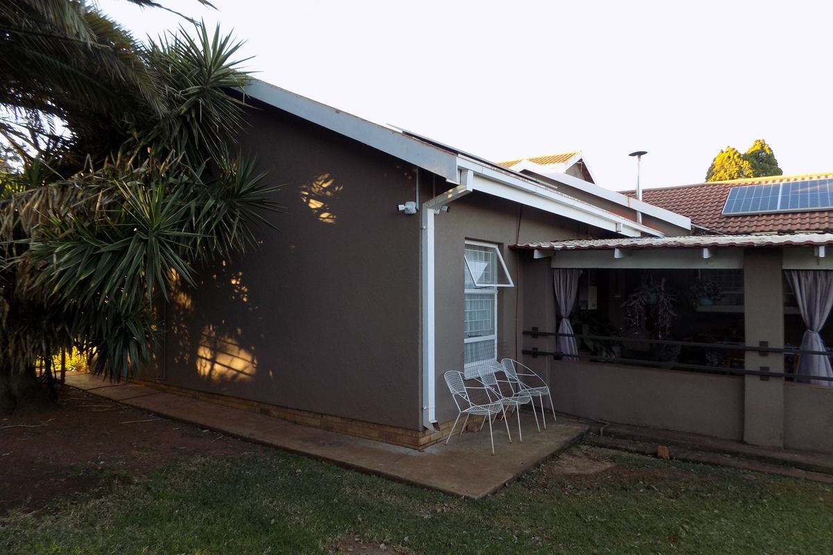 Family home on Large Stand - Photo 4