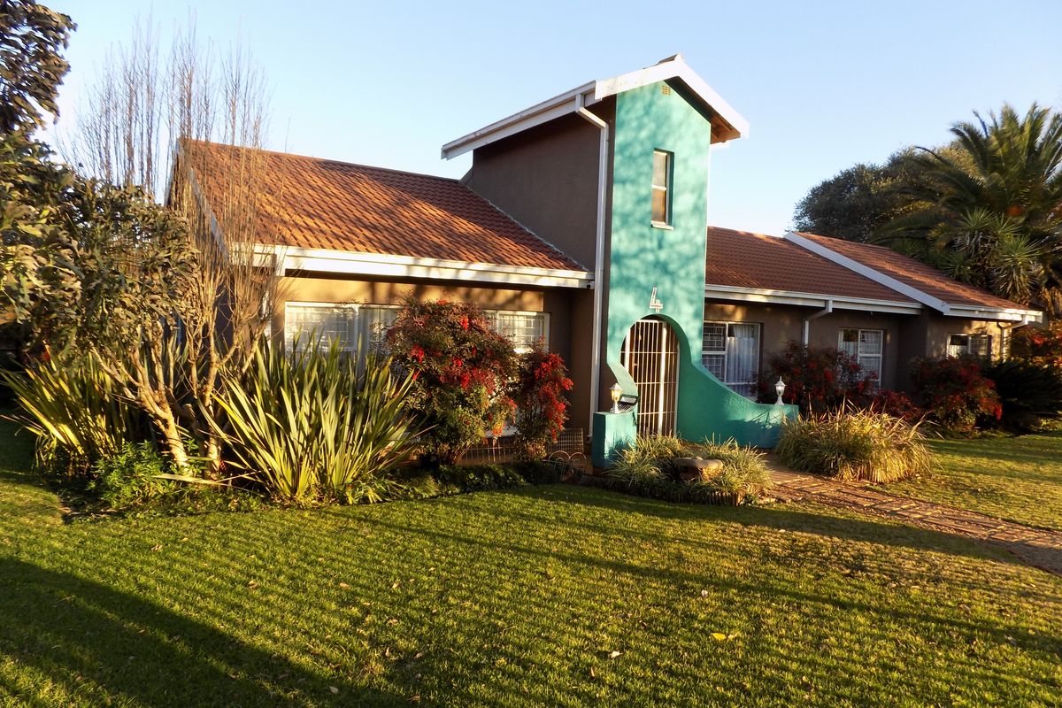 Family home on Large Stand - Photo 3