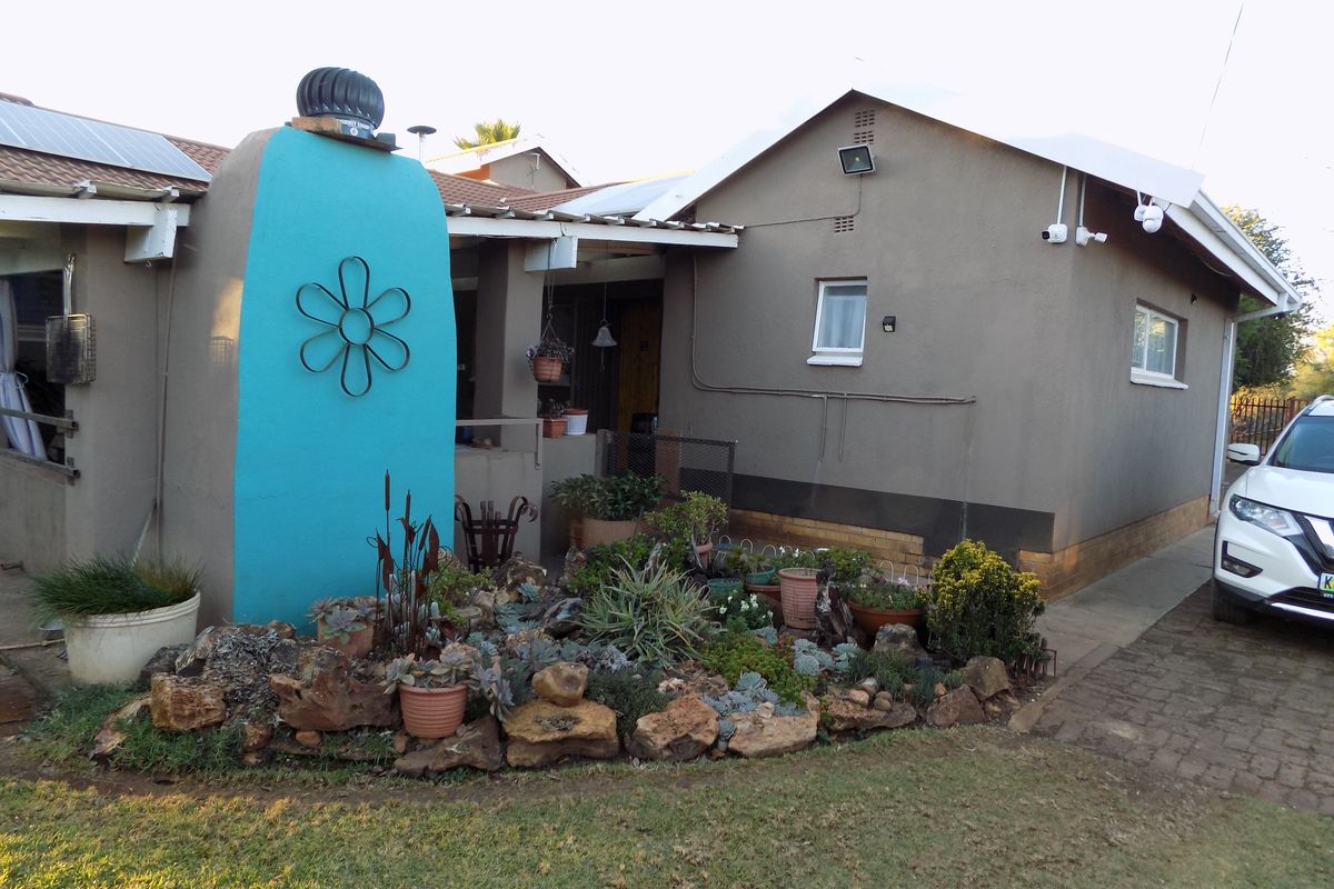 Family home on Large Stand - Photo 5