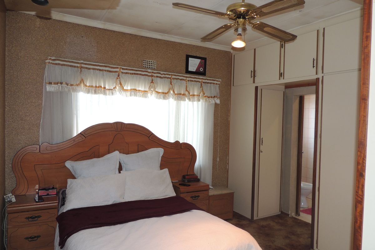 Endless Potential in a Prime, Family-Friendly Location! - Photo 4