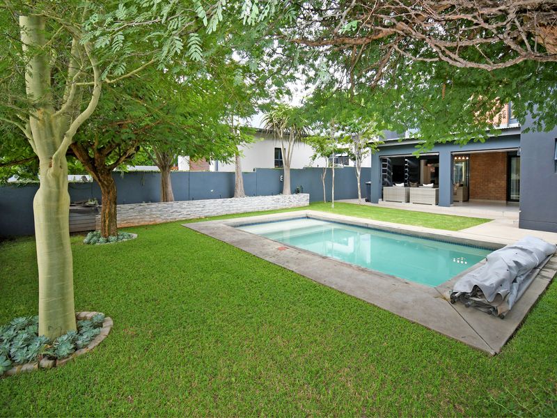 Stunning double-story home in the prestigious Copperleaf Golf Estate! - Photo 9