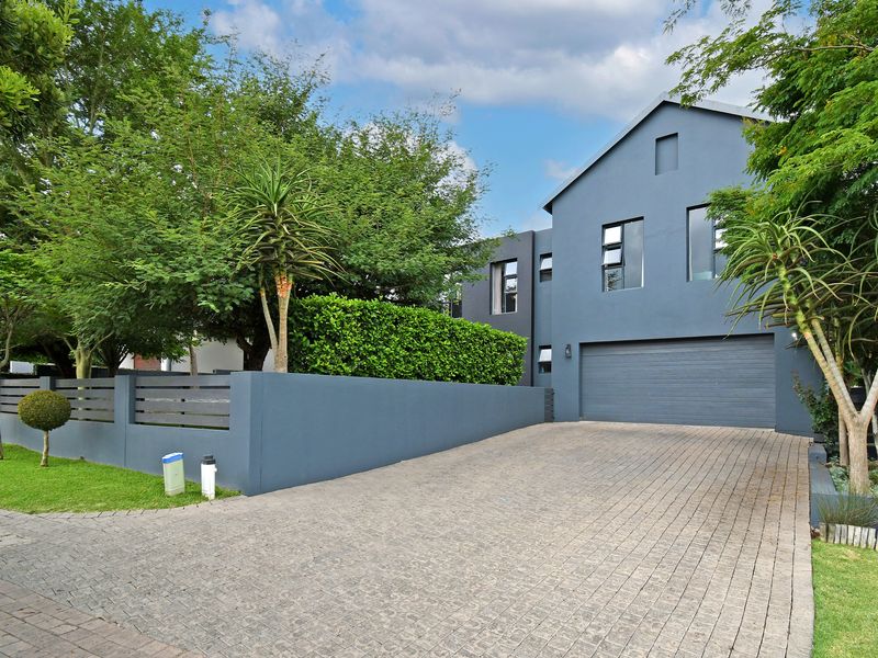 Stunning double-story home in the prestigious Copperleaf Golf Estate! - Photo 6