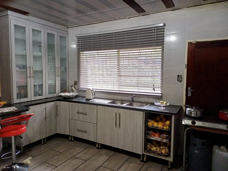 Elegant Family Home For Sale In Evander! - Photo 3