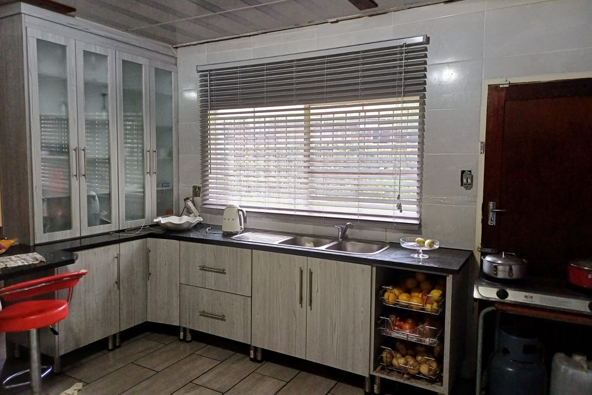 Elegant Family Home For Sale In Evander! - Photo 3