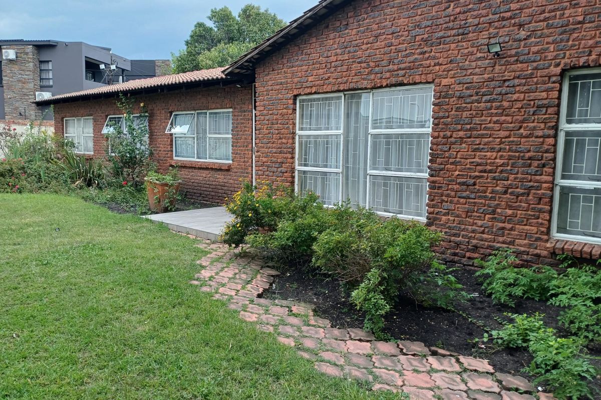 Elegant Family Home For Sale In Evander! - Photo 2