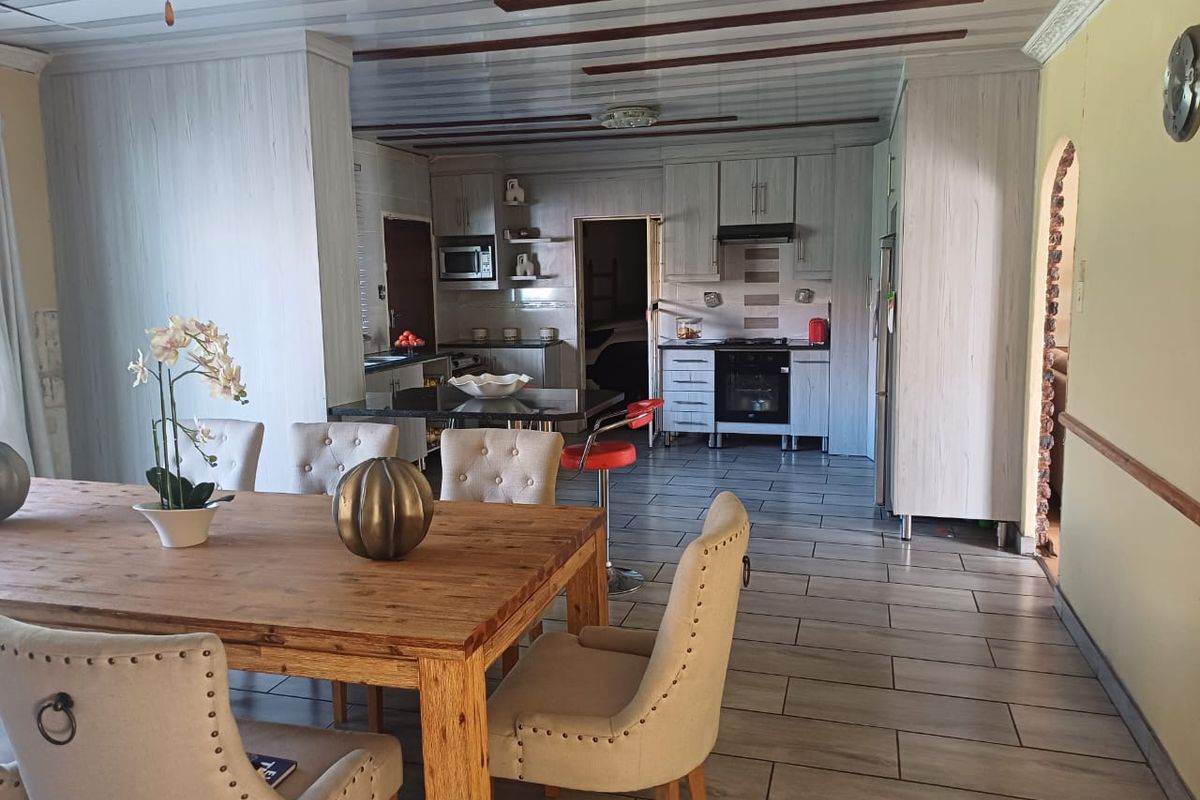 Elegant Family Home For Sale In Evander! - Photo 4