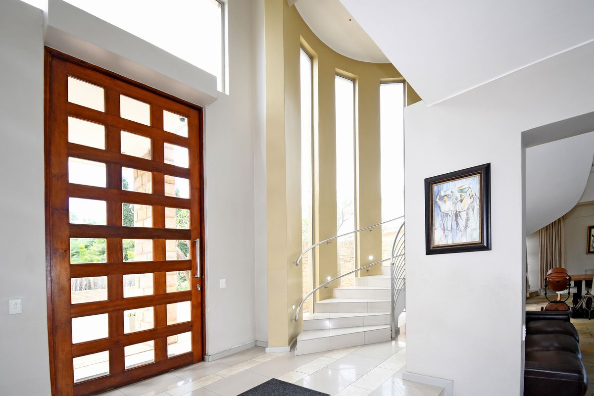 Unparalleled sense of space, light, and tranquility - Photo 3