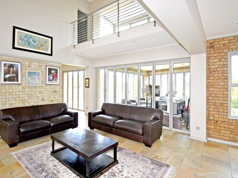 Unparalleled sense of space, light, and tranquility - Photo 5