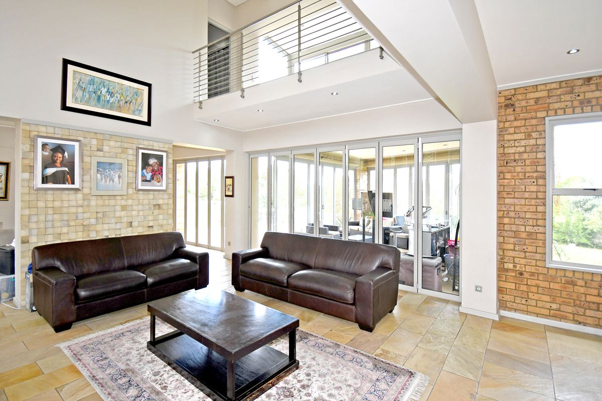 Unparalleled sense of space, light, and tranquility - Photo 5
