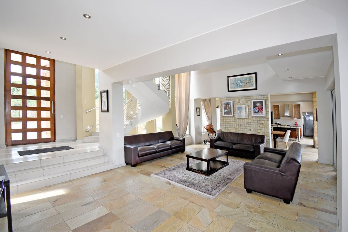Unparalleled sense of space, light, and tranquility - Photo 4