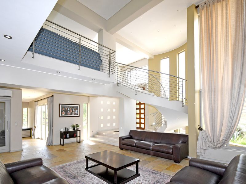 Unparalleled sense of space, light, and tranquility - Photo 6