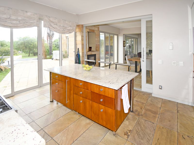 Unparalleled sense of space, light, and tranquility - Photo 7