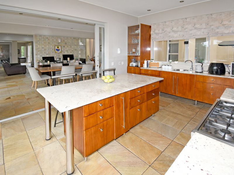 Unparalleled sense of space, light, and tranquility - Photo 8