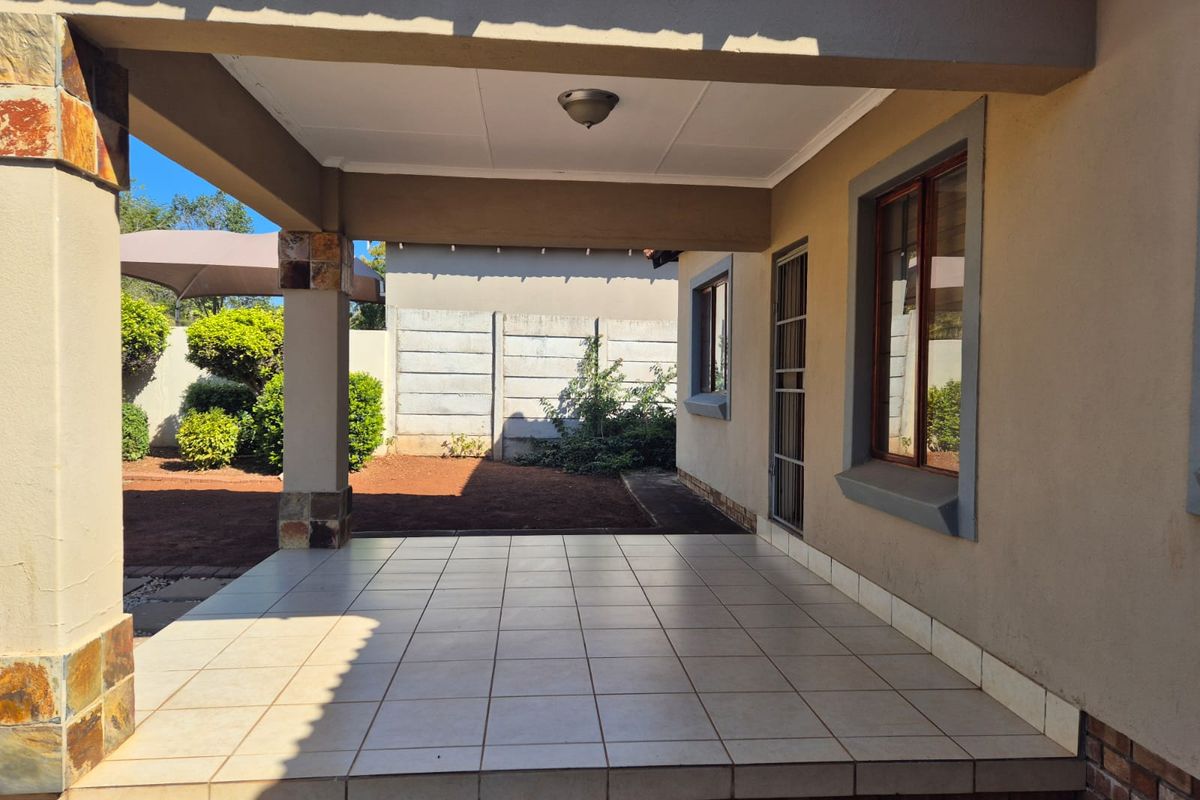 Prime Location, Peace of Mind: Your New Home Awaits in Bendor - Photo 4