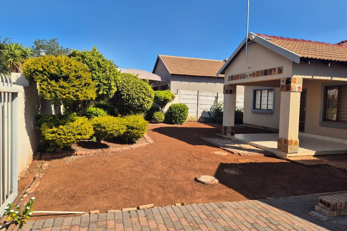 Prime Location, Peace of Mind: Your New Home Awaits in Bendor - Photo 2