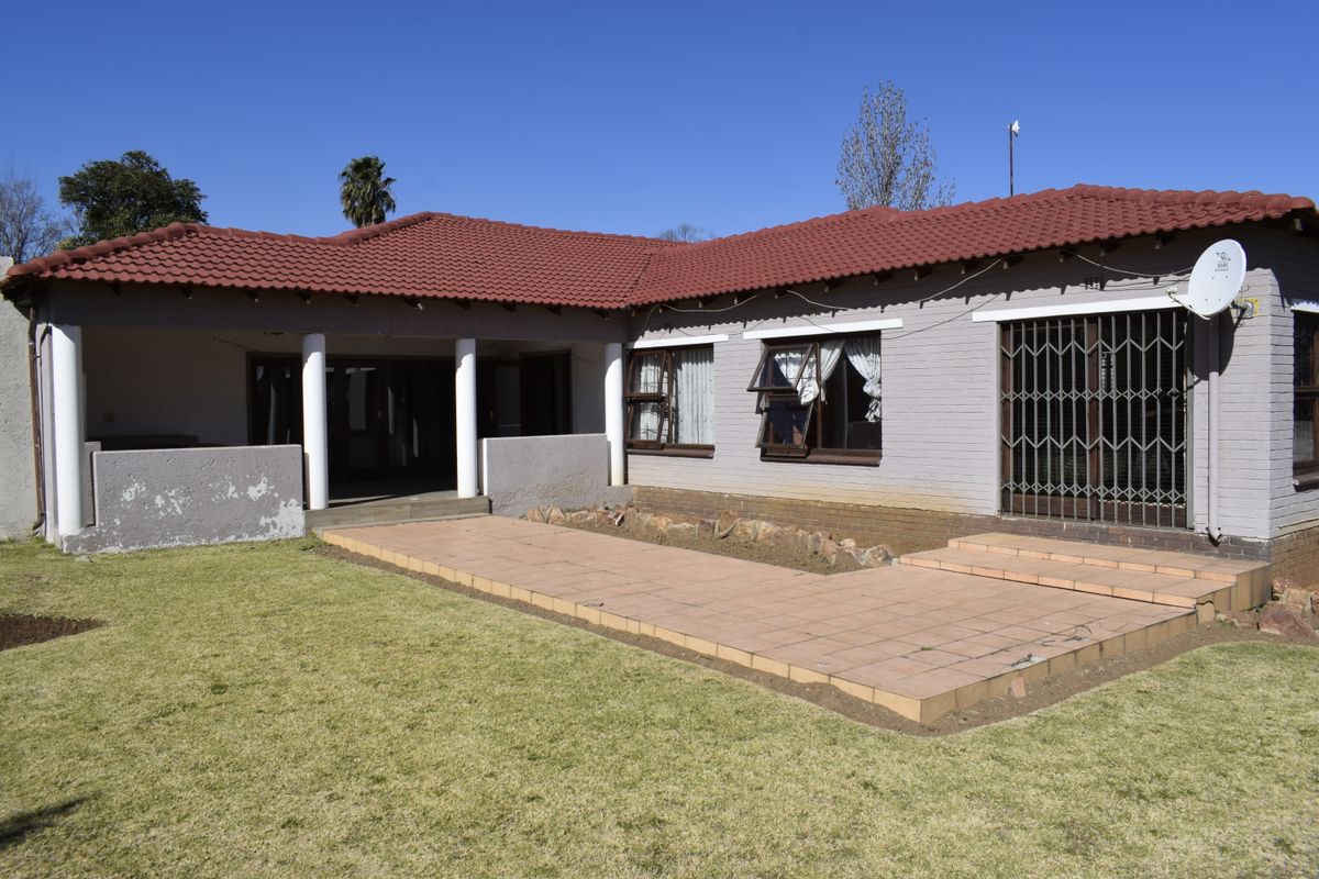 Modern 3 Bedroom property for sale in Elspark. - Photo 3