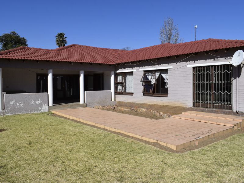 Modern 3 Bedroom property for sale in Elspark. - Photo 3