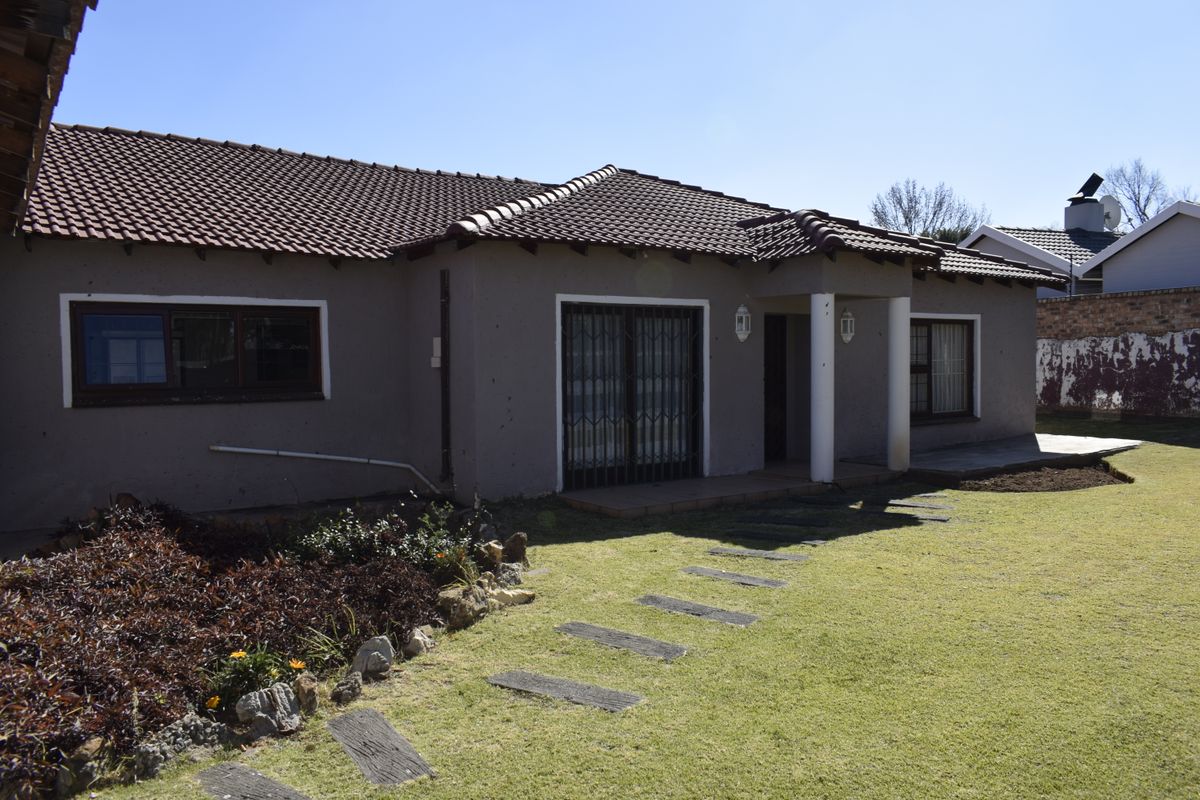 Modern 3 Bedroom property for sale in Elspark. - Photo 5