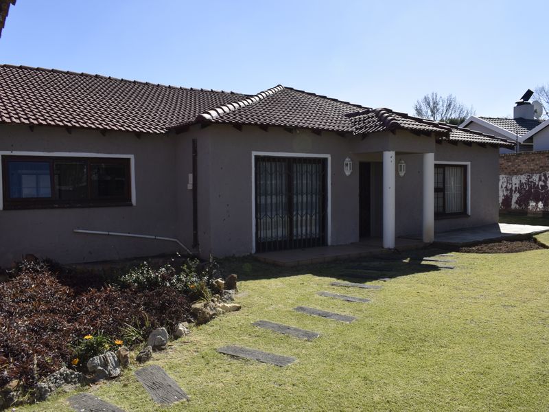 Modern 3 Bedroom property for sale in Elspark. - Photo 5