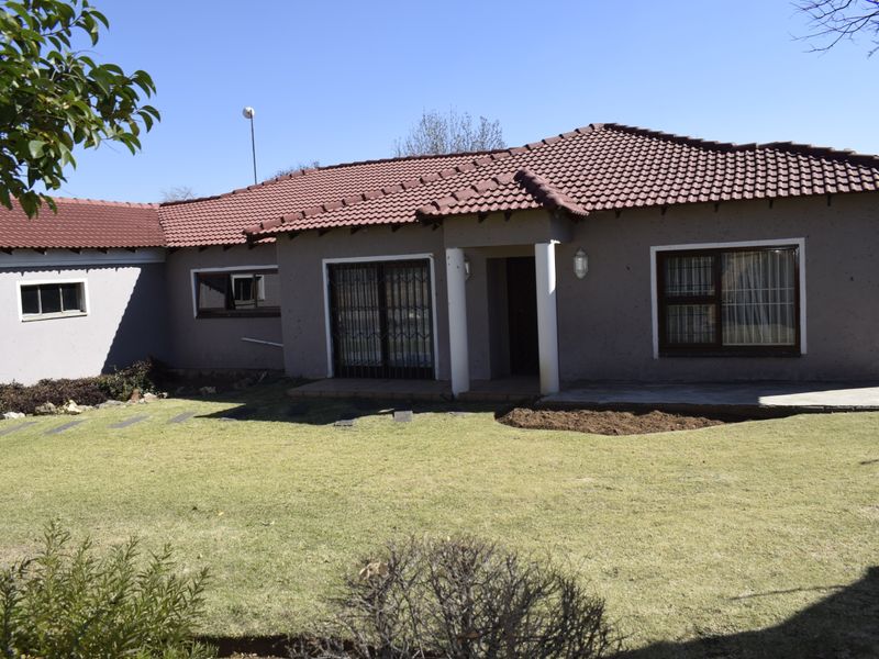 Modern 3 Bedroom property for sale in Elspark. - Photo 8