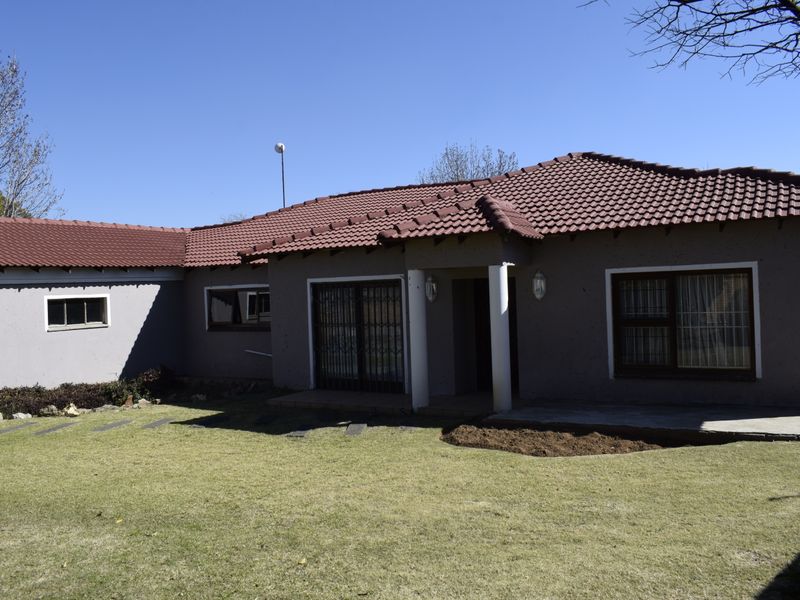 Modern 3 Bedroom property for sale in Elspark. - Photo 6