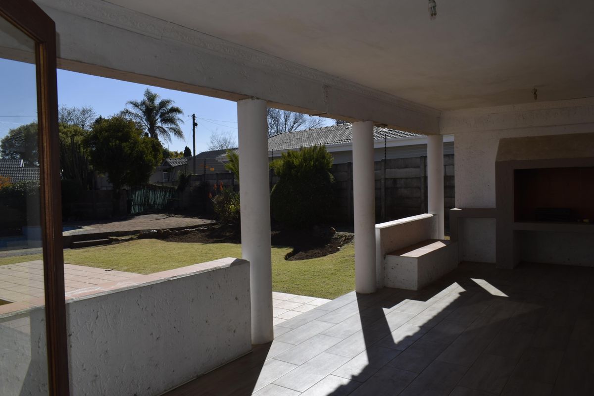 Modern 3 Bedroom property for sale in Elspark. - Photo 4