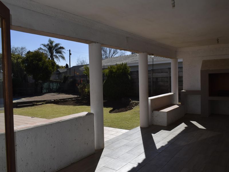 Modern 3 Bedroom property for sale in Elspark. - Photo 4