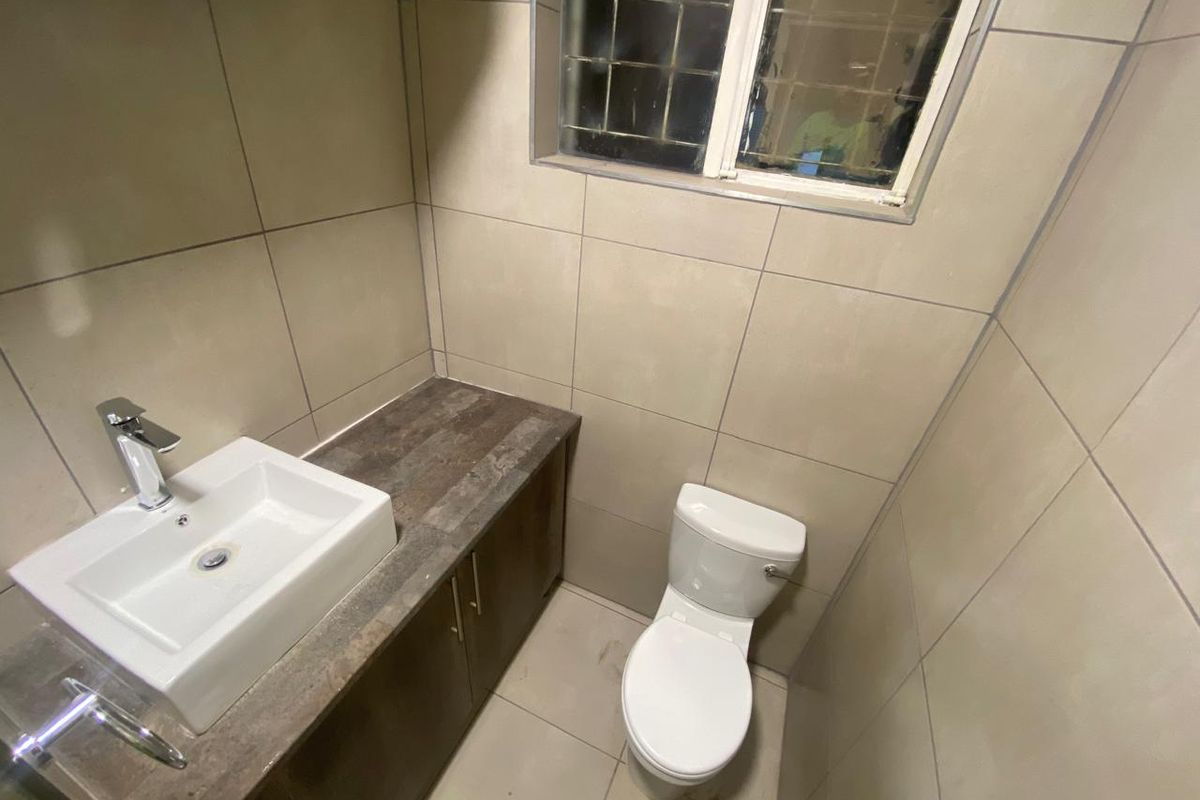 Spacious Sectional Title Unit in Queenstown Central – Ideal Location & Modern Comfort - Photo 5