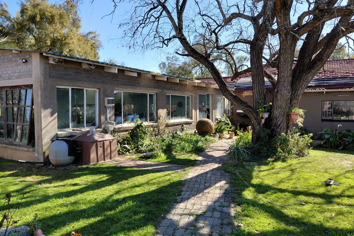 Spacious 3-Bedroom Family Home with Flatlet & Entertainment Haven! - Photo 5