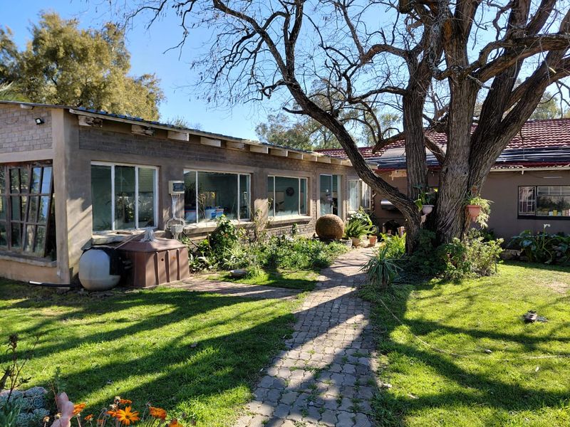 Spacious 3-Bedroom Family Home with Flatlet & Entertainment Haven! - Photo 5