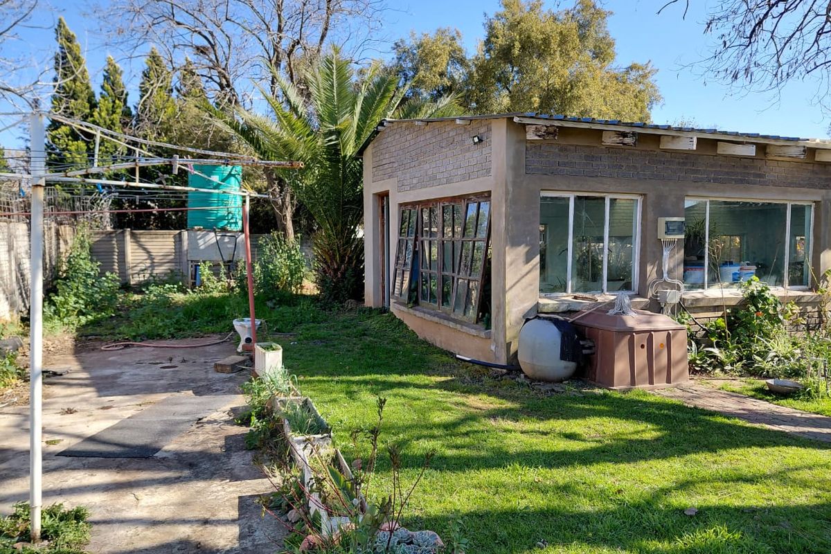 Spacious 3-Bedroom Family Home with Flatlet & Entertainment Haven! - Photo 4