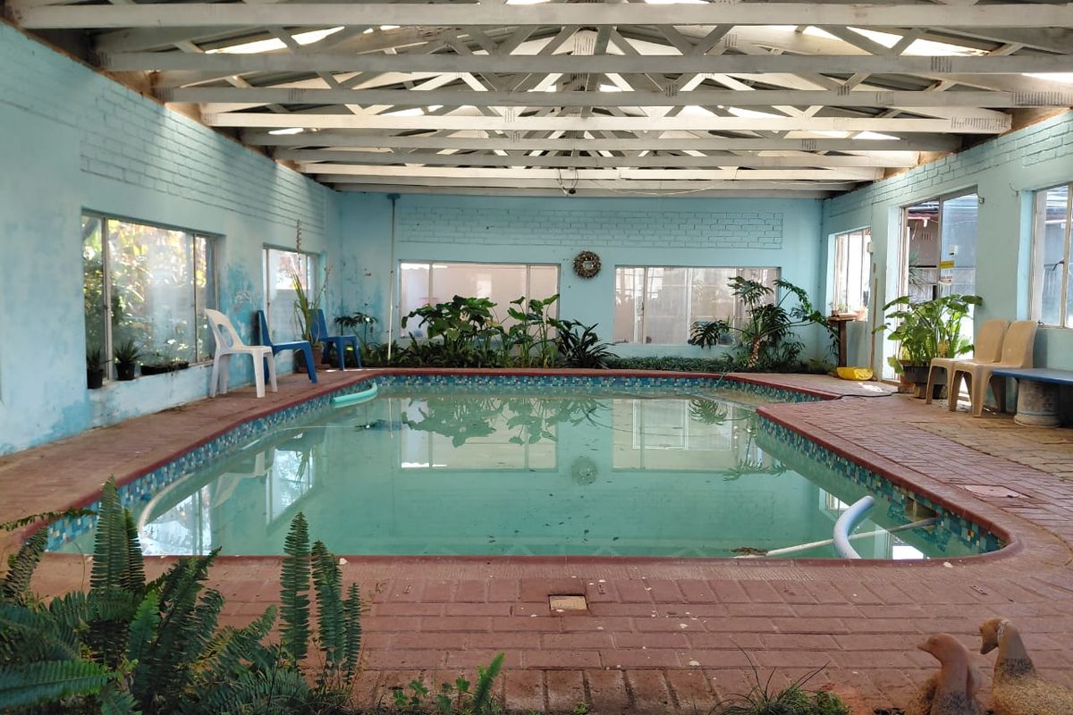 Spacious 3-Bedroom Family Home with Flatlet & Entertainment Haven! - Photo 2