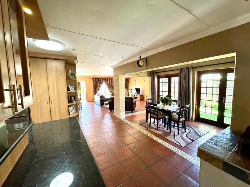 Spacious and private Tuscan style three bedroom home for sale in Secunda - Photo 8