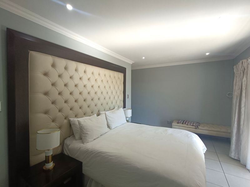 Elegant Family Living in the Prestigious Mzingazi Golf Estate - Photo 9