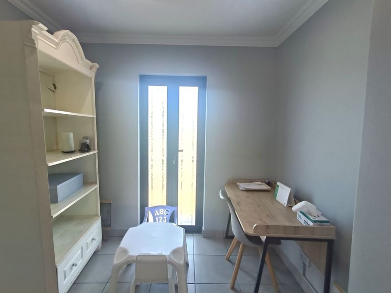 Elegant Family Living in the Prestigious Mzingazi Golf Estate - Photo 8