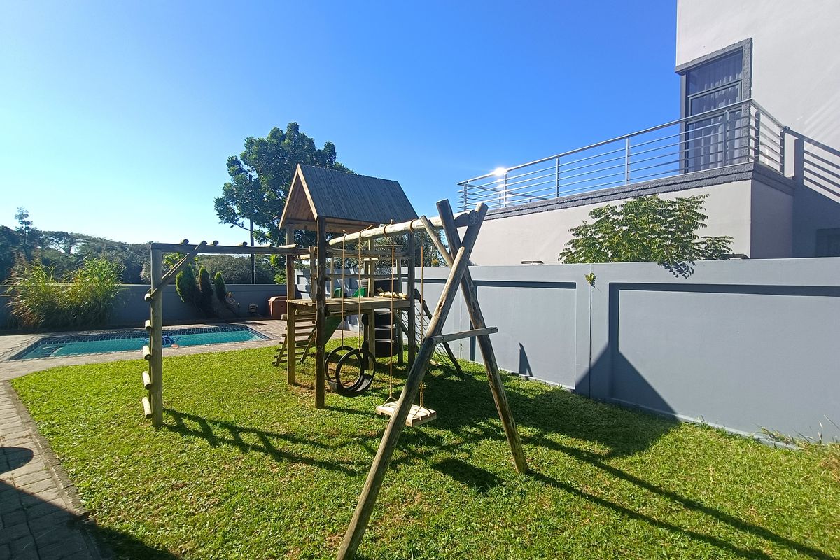 Elegant Family Living in the Prestigious Mzingazi Golf Estate - Photo 4