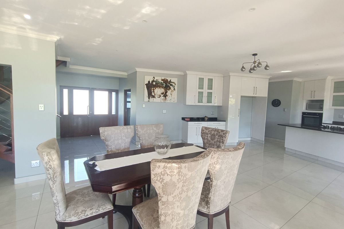 Elegant Family Living in the Prestigious Mzingazi Golf Estate - Photo 3