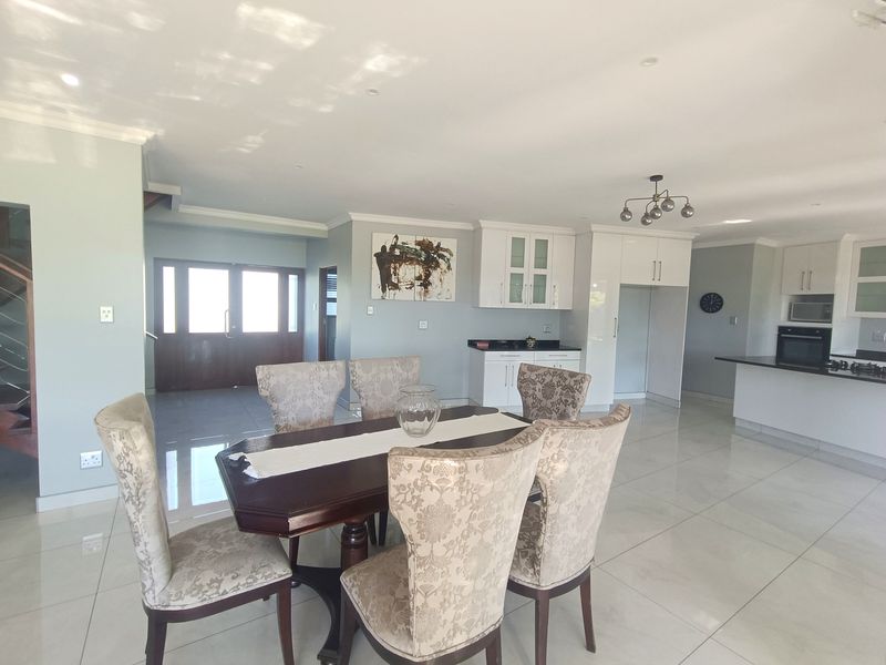 Elegant Family Living in the Prestigious Mzingazi Golf Estate - Photo 3