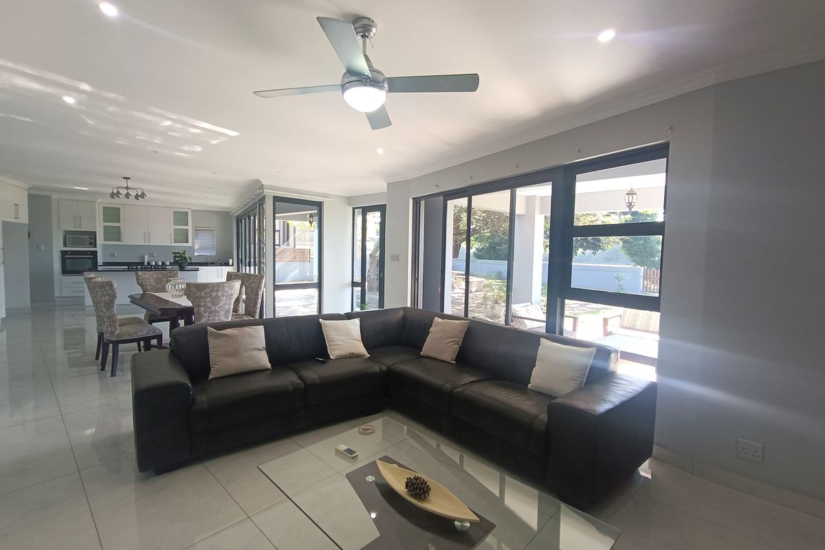 Elegant Family Living in the Prestigious Mzingazi Golf Estate - Photo 2