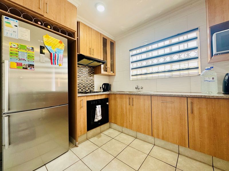 3-Bedroom Home with Private Garden in Sought-After Annlin Complex - Photo 6