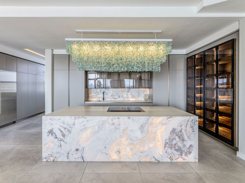 Brand Spanking New Fully Furnished 6-Bedroom, 6-Bathroom Signature Penthouse - Photo 9