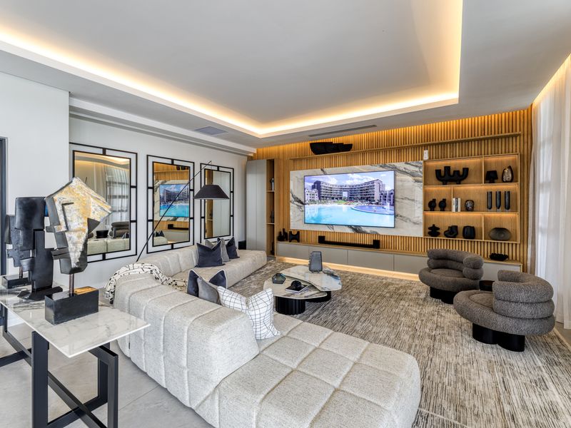 Brand Spanking New Fully Furnished 6-Bedroom, 6-Bathroom Signature Penthouse - Photo 2