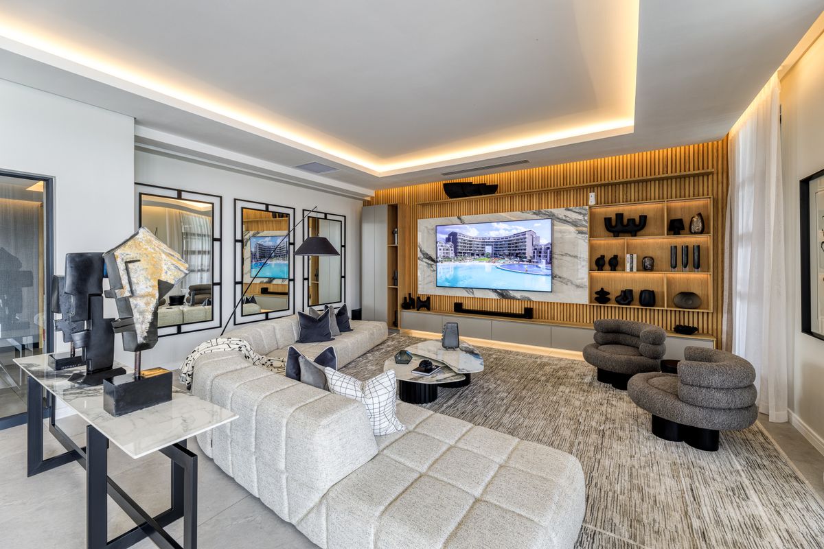 Brand Spanking New Fully Furnished 6-Bedroom, 6-Bathroom Signature Penthouse - Photo 2