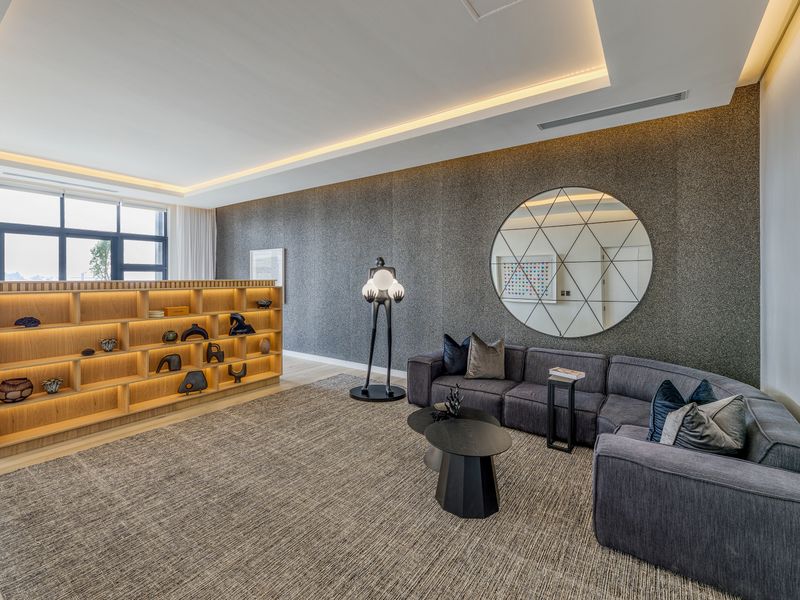 Brand Spanking New Fully Furnished 6-Bedroom, 6-Bathroom Signature Penthouse - Photo 3